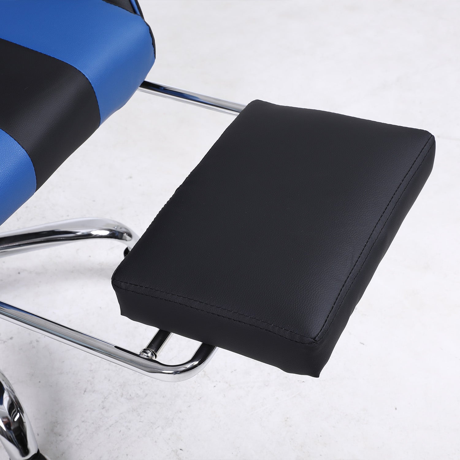 Silla Gamer azul con masajeador lumbar, reposapiés y base metálica