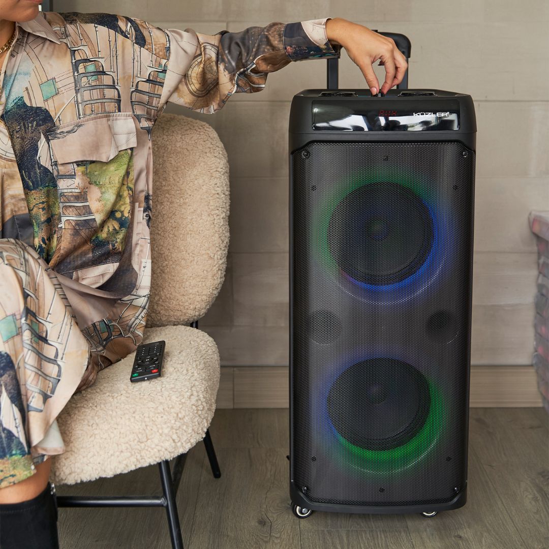 PARLANTE KUZLER KARAOKE CON 2 MICROFONOS 1600W HELGE-101