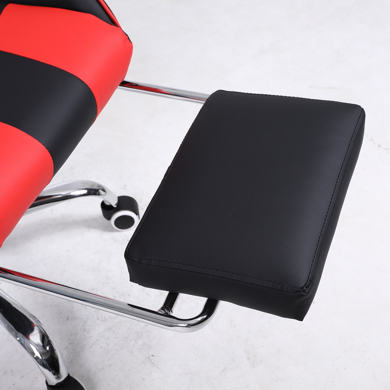 Silla Gamer roja con masajeador lumbar, reposapiés y base metálica